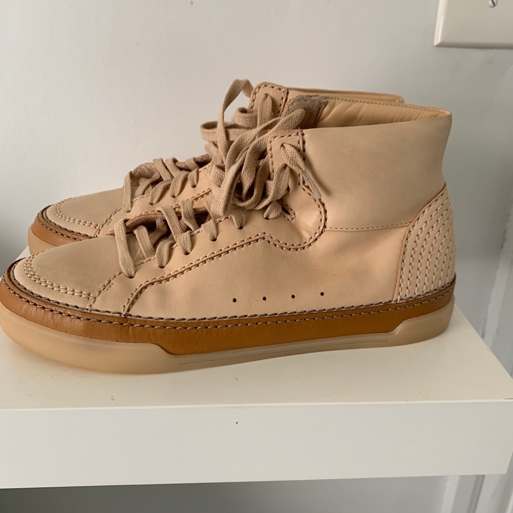Clarks | Women’s Tan Leather Sneakers 7.5